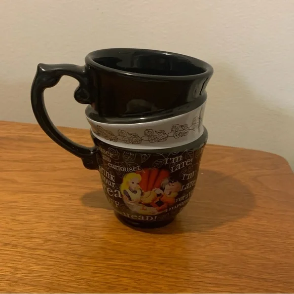 Alice in Wonderland Teacup - Picture 1 of 6